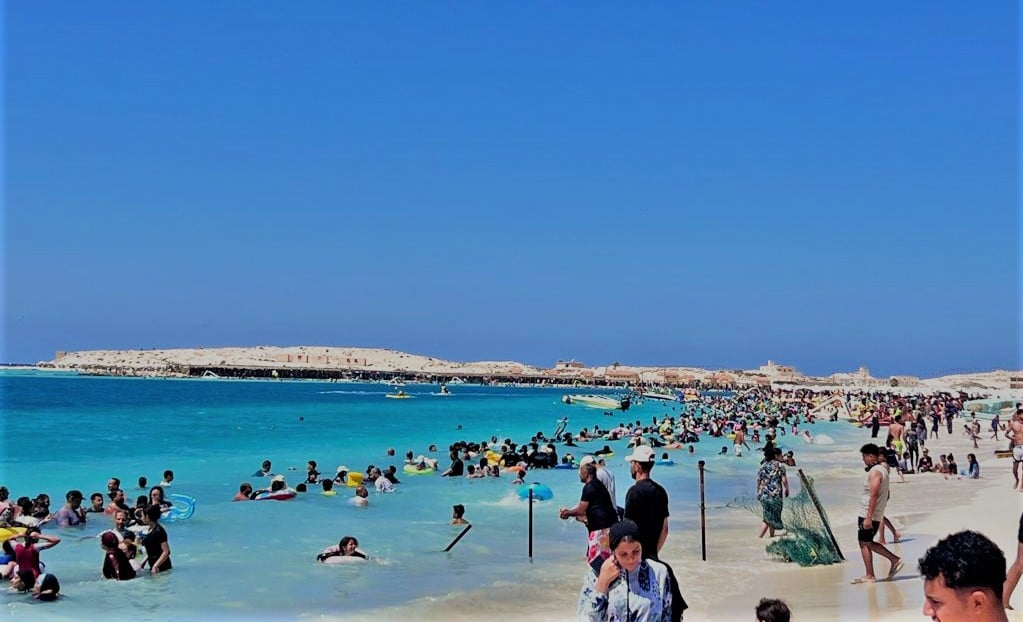 اقبالعلى شواطئ مرسى مطروح اقبالعلى شواطئ مرسى مطروح