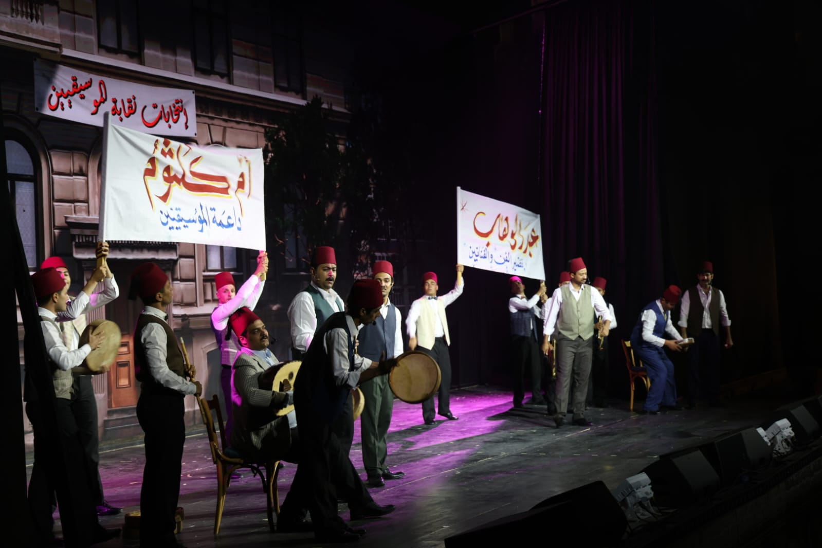 عرض مسرحية أم كلثوم..دايبين في صوت الست