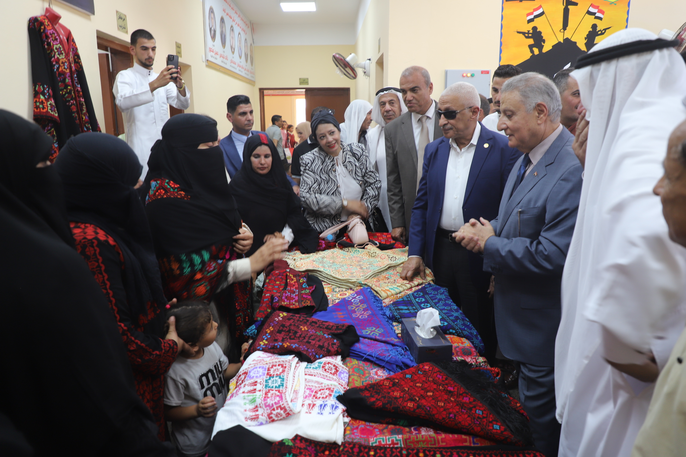 معرض المشغولات اليدوية في المكتبة 