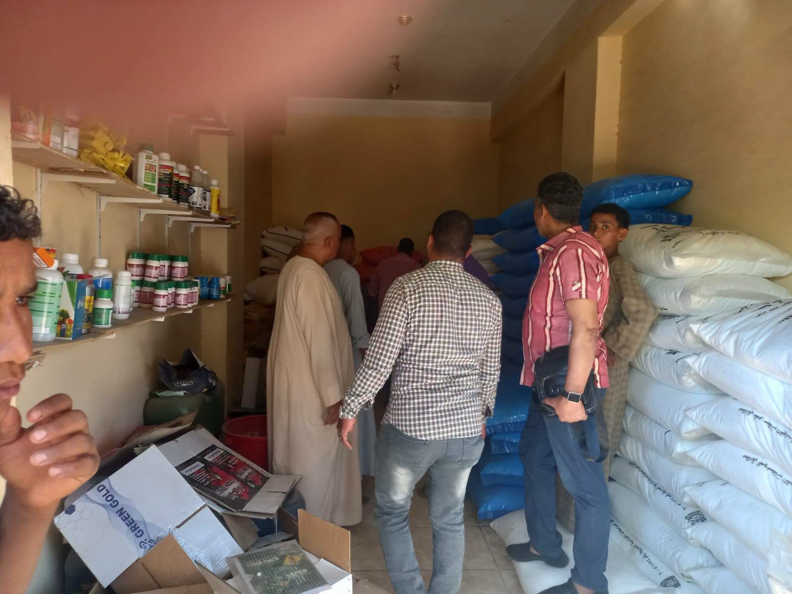 ضبط كميات من الأسمدة الزراعية المدعمة المحظور تداولها خارج الأسواق