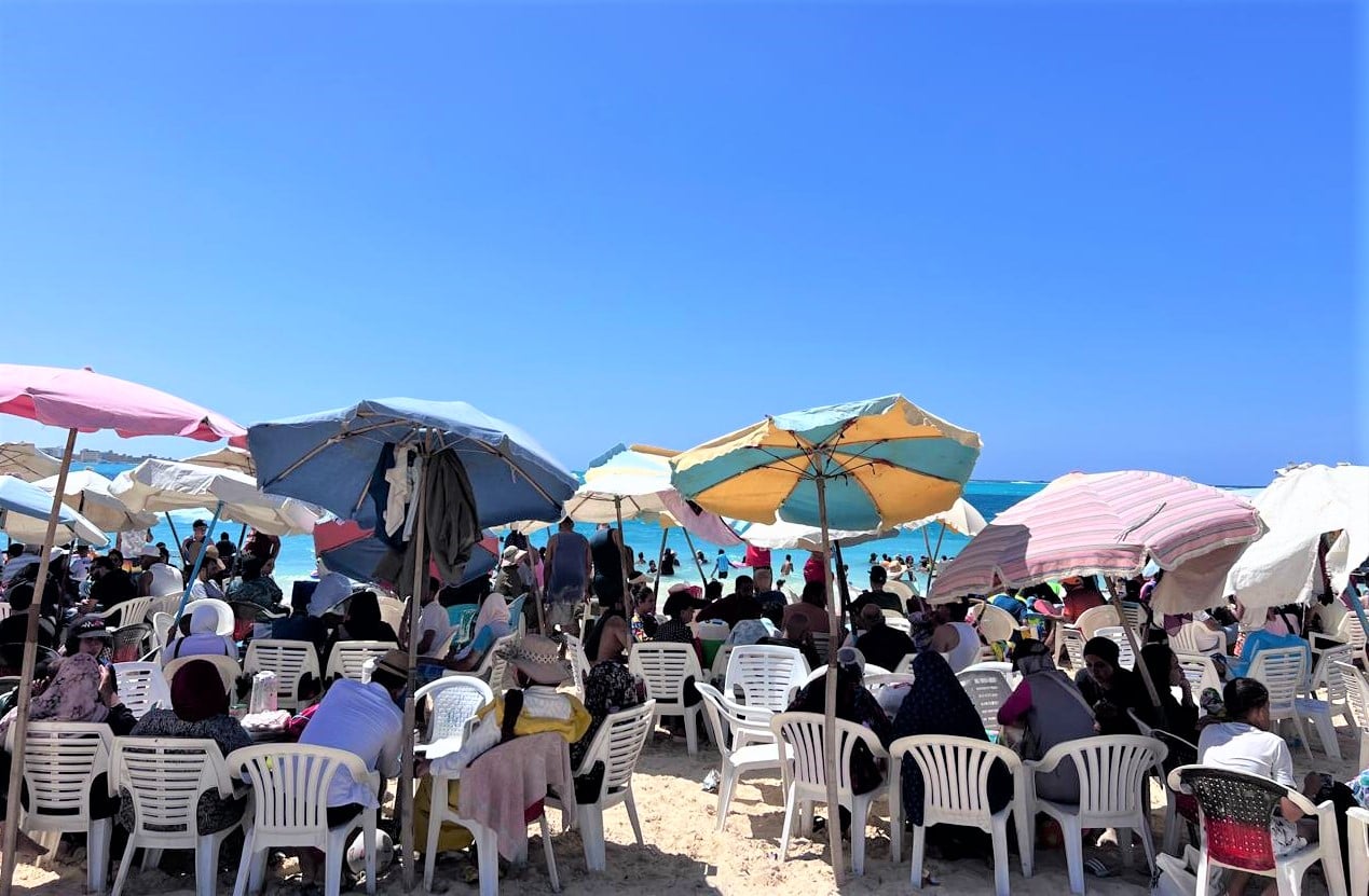 اقبال كبير على شواطئ مطروح اقبال كبير على شواطئ مطروح