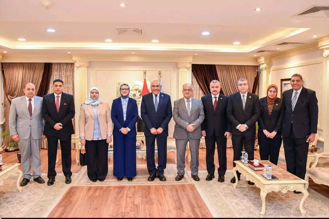 محافظ الوادي الجديد مع وفد الهيئة العربية للتصنيع