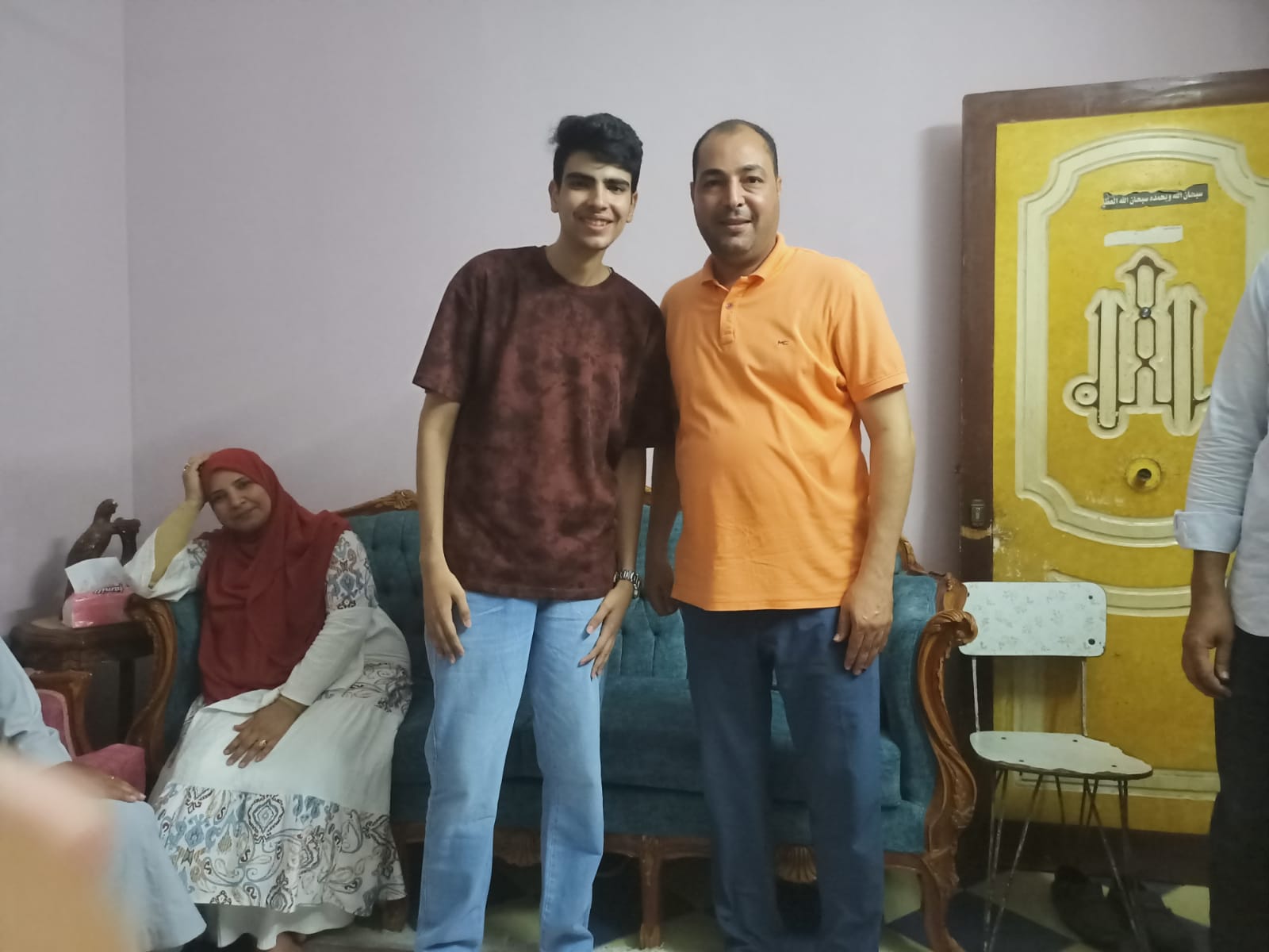 الثامن على الجمهورية علمي (3)