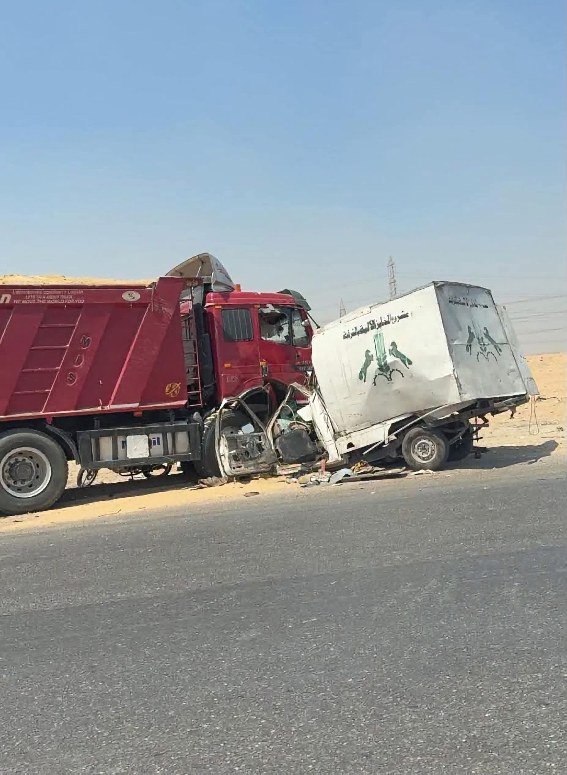 السيارة النقل تدخل في سيارة الخبز السيارة النقل تدخل في سيارة الخبز