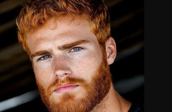 رجل ذو شعر احمر رجل ذو شعر احمر