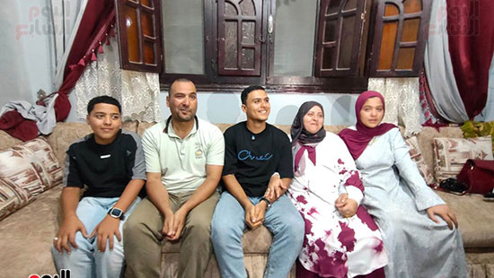 فرحة-في-منزل-الطالب-