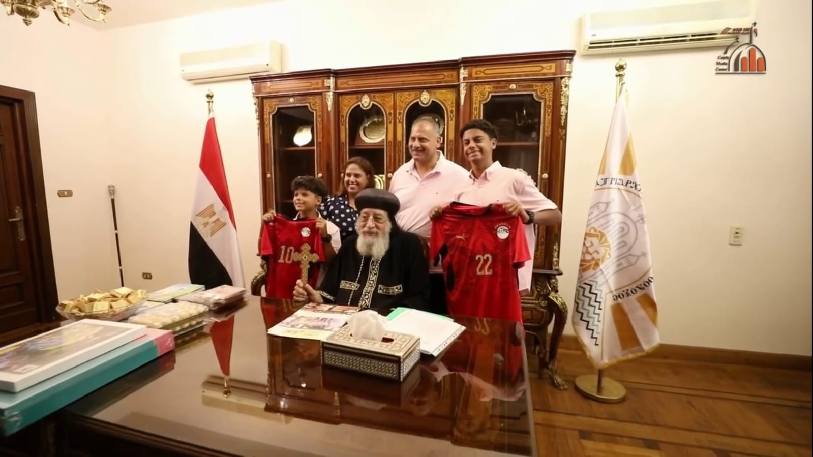 أسرة قبطية مع قداسة البابا