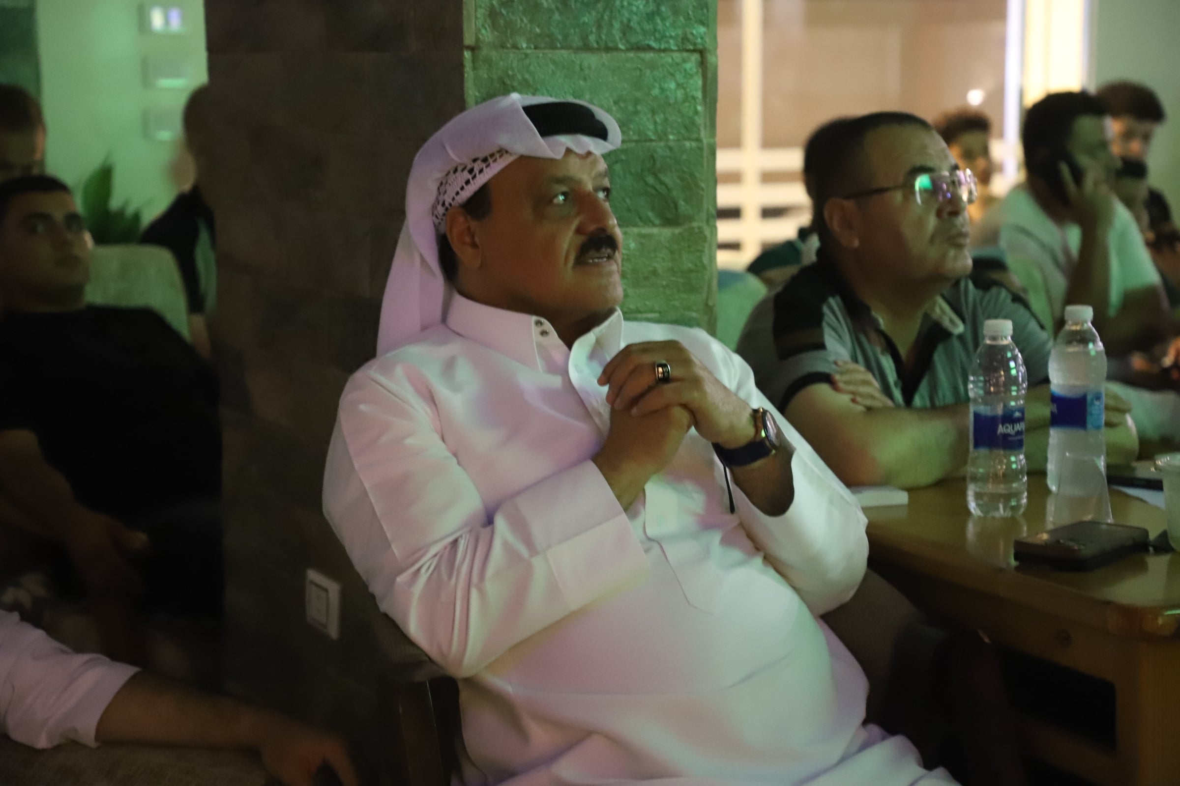 نواب ومشايخ حاضرون للمؤازرة