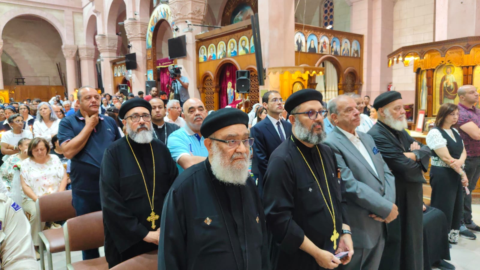 حضور رجال الدين المسيحيبالاحتفالية