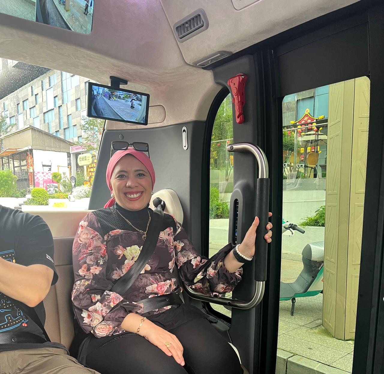 سيارة سيارة