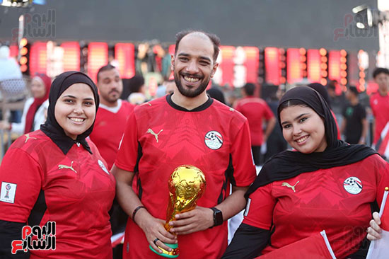 المصريين بيشجعو المنتخب من فان زون