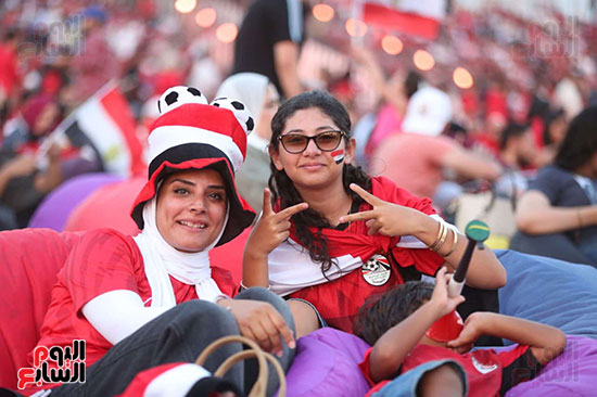 الفتيات تساند المنتخب
