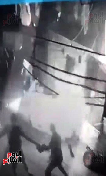 لحظة الغدر بشاب وحرقه