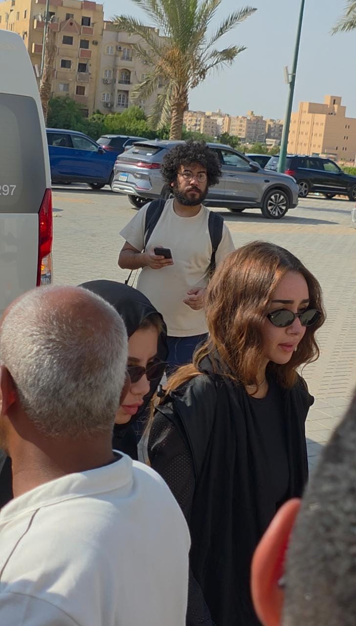 هنا الزاهد هنا الزاهد