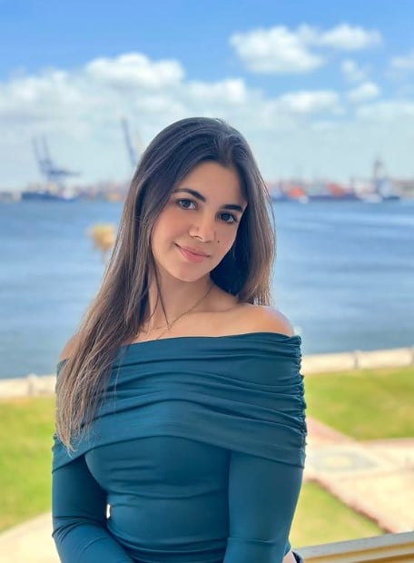 لجين فى أحد سفرياتها