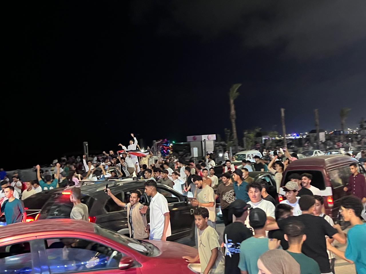 فرحة اهالي مطروح والمصطافين بفوز المنتخب فرحة اهالي مطروح والمصطافين بفوز المنتخب