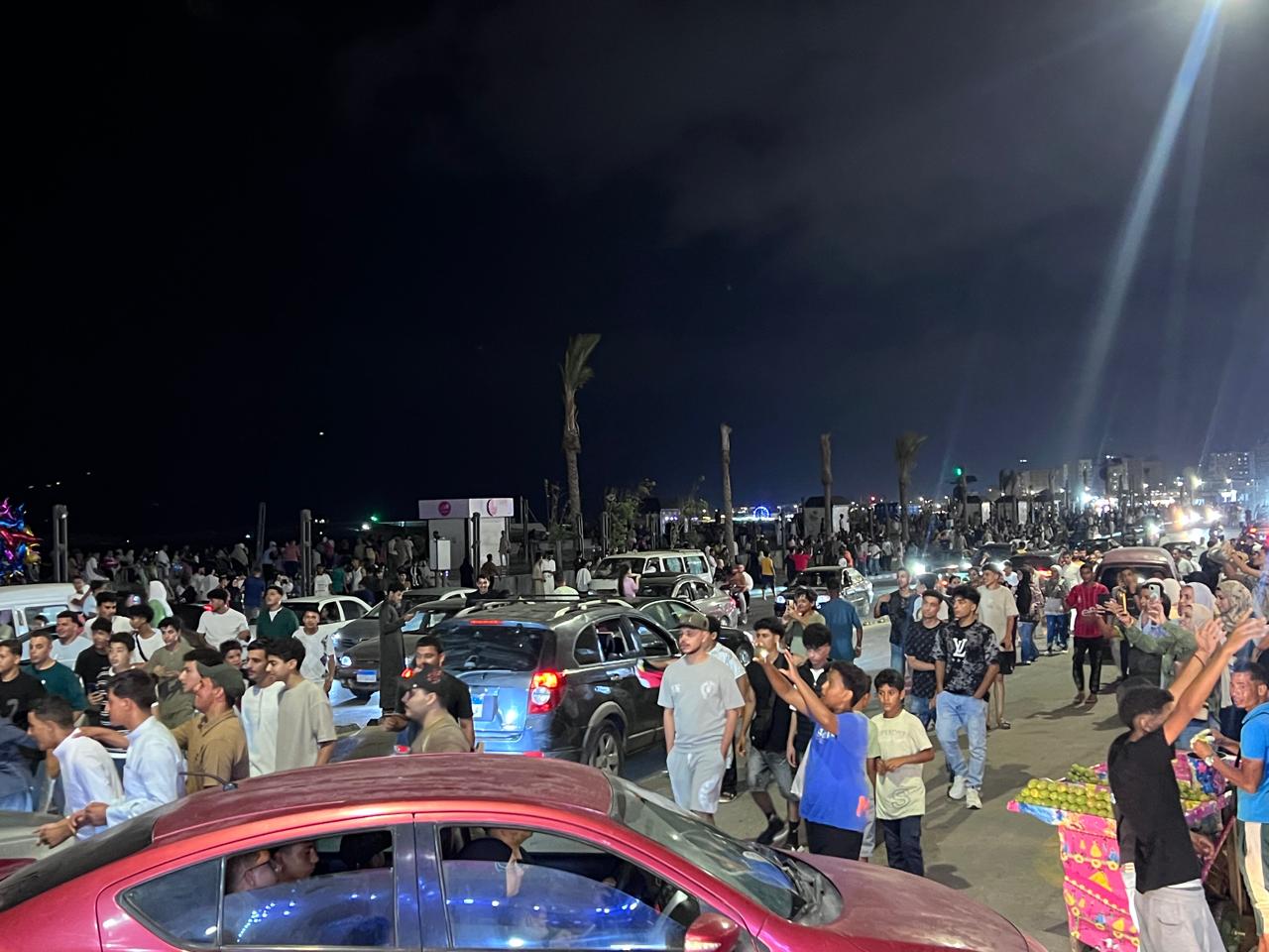 كورنيش مطروح يتحول الى ساحة احتفال كورنيش مطروح يتحول الى ساحة احتفال