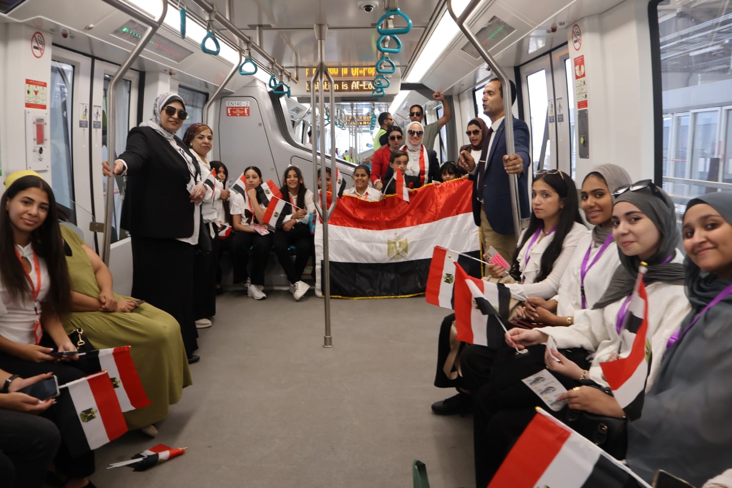 تعليم القاهرة ينظم جولة ميدانية لطلاب مصر الجديدة بالمونوريل (3)