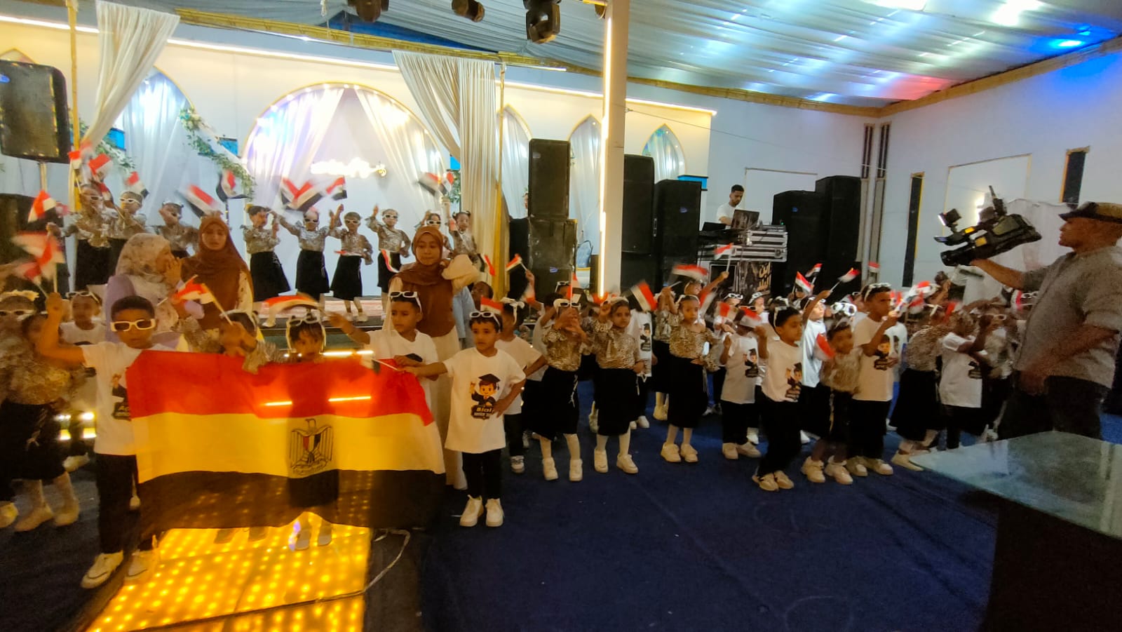 فرحة الأطفال احتفالا بصعود المنتخب المصرى للدور الـ16