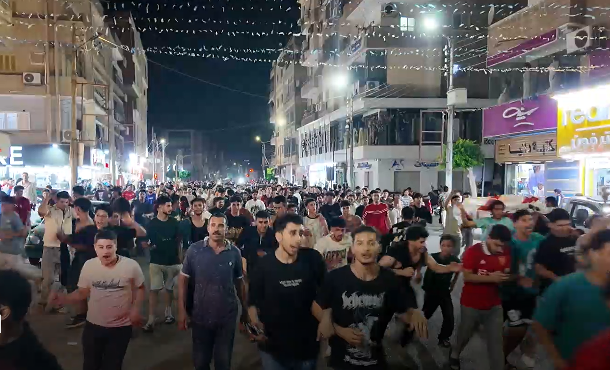 أعداد كبيرة بشوارع كفر الشيخ