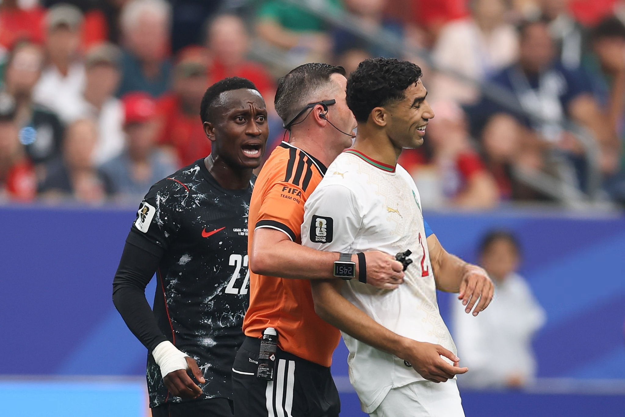 حكيمي ولاعب كندا حكيمي ولاعب كندا