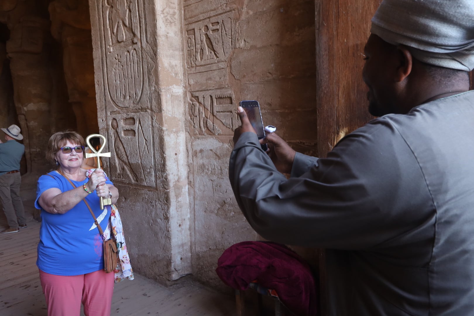 التقاط الصور التذكارية مع المفتاح