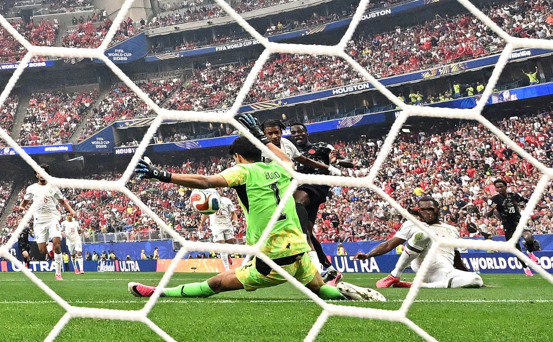 بونو ينقذ هدفا للمغرب بونو ينقذ هدفا للمغرب