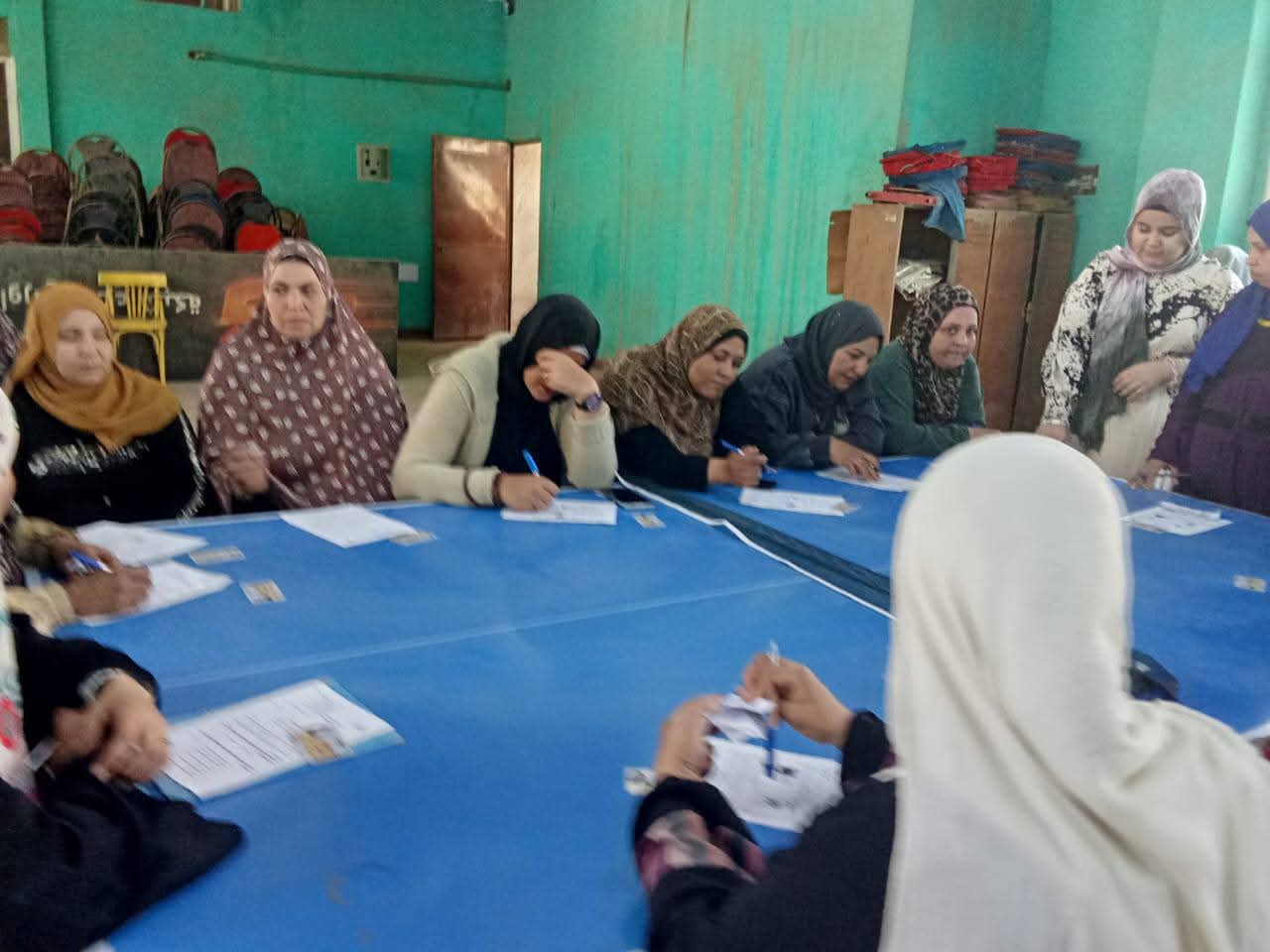 السيدات باختبارات محو الأمية السيدات باختبارات محو الأمية