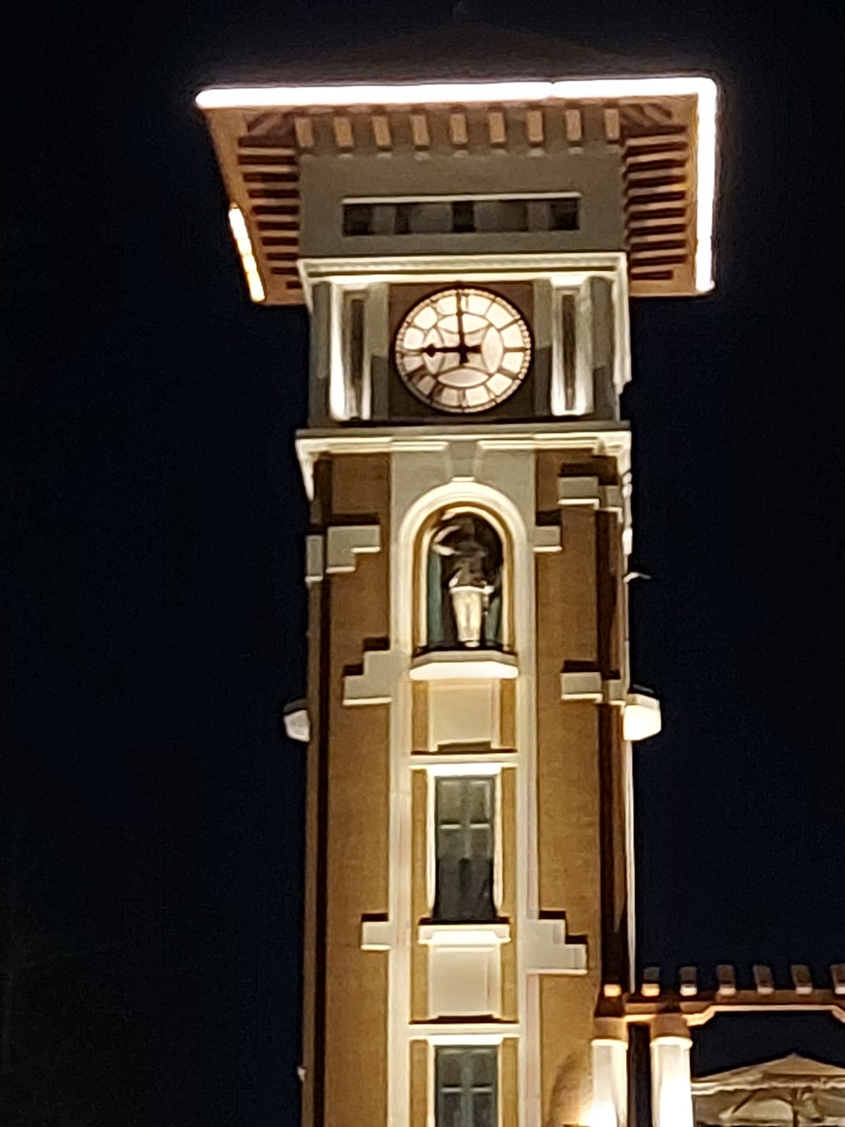عسكرى الساعه الاثرية