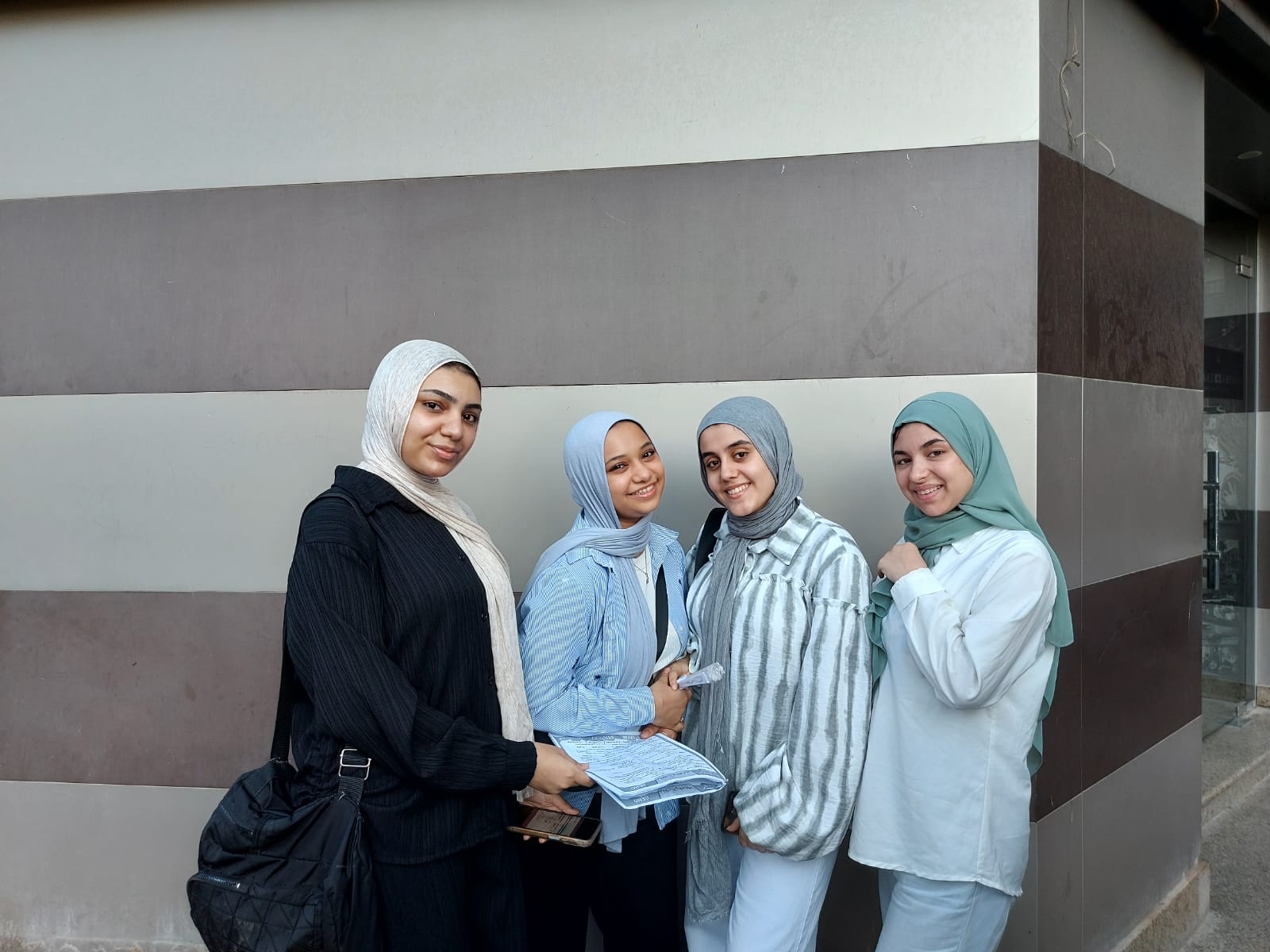 طلاب الثانوية يراجعون حتى اللحظة الأخيرة