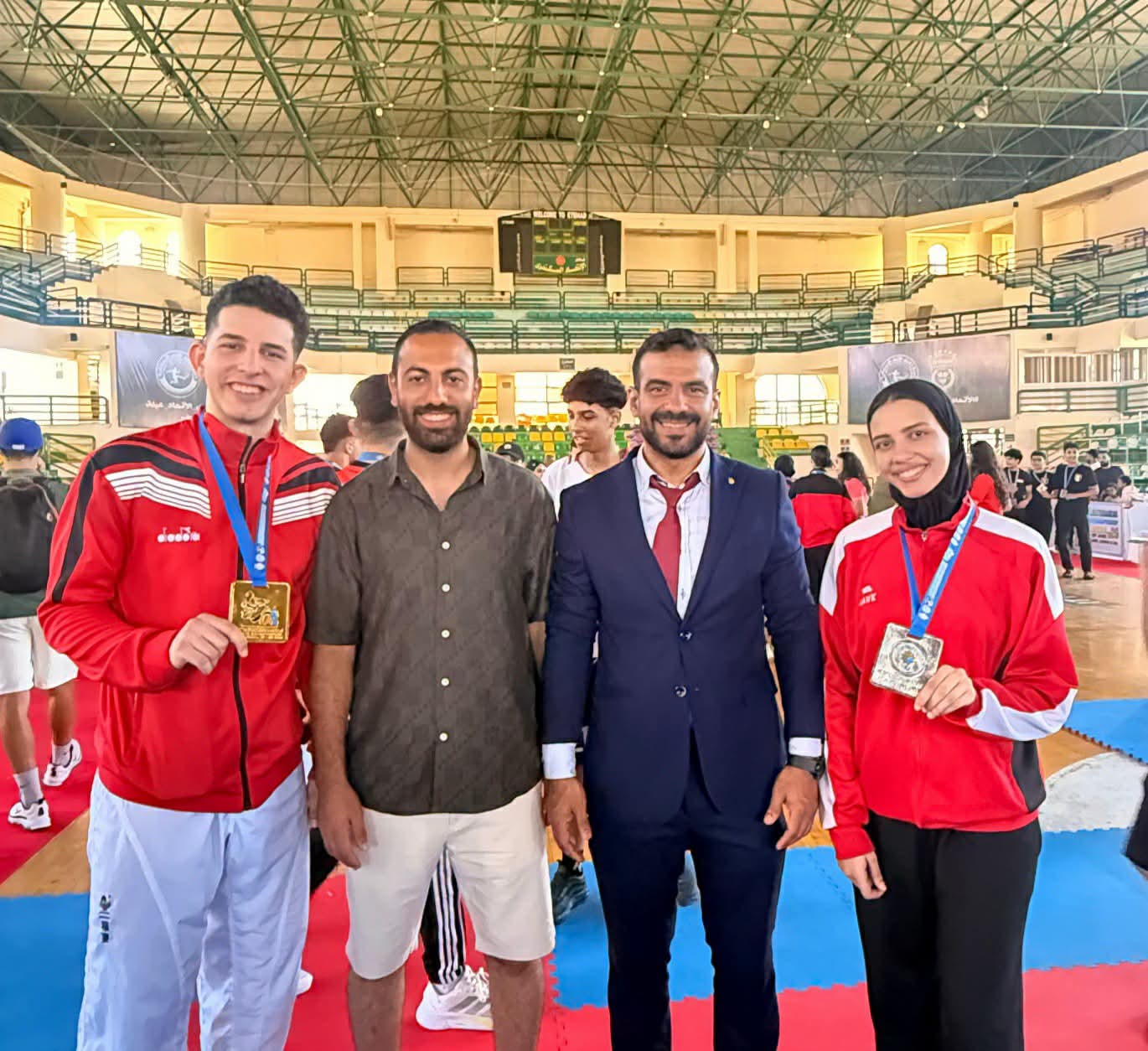 لاعبين النادى 
