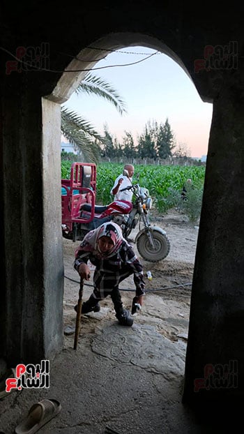 سميرة-تدخل-منزلها