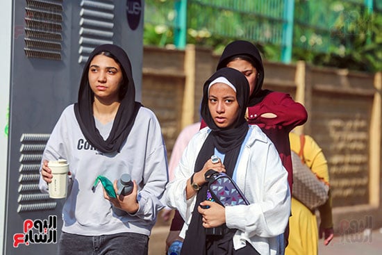 وصول الطالبات لدخول الامتحان وصول الطالبات لدخول الامتحان