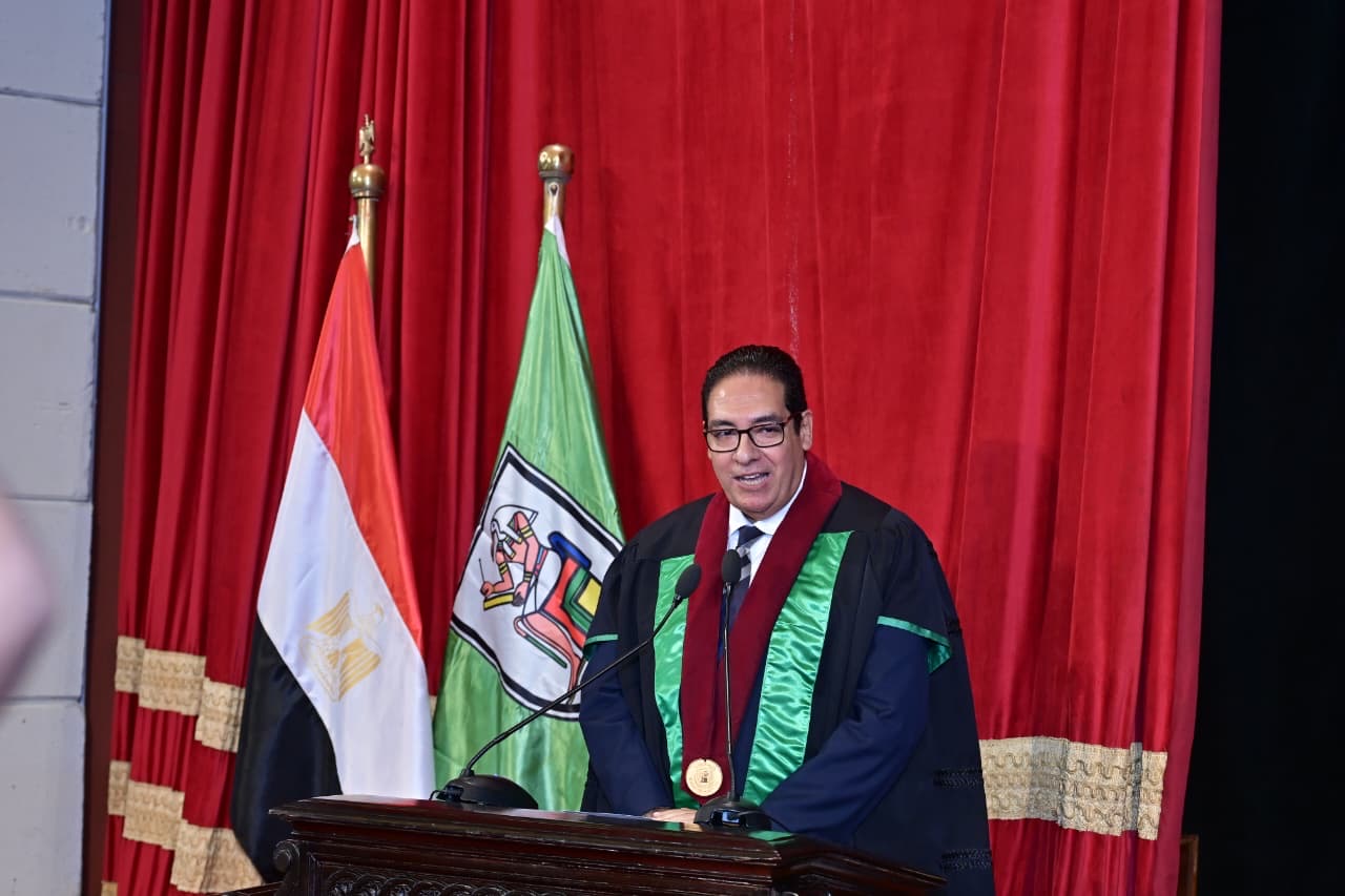 رئيس جامعة القاهرة رئيس جامعة القاهرة