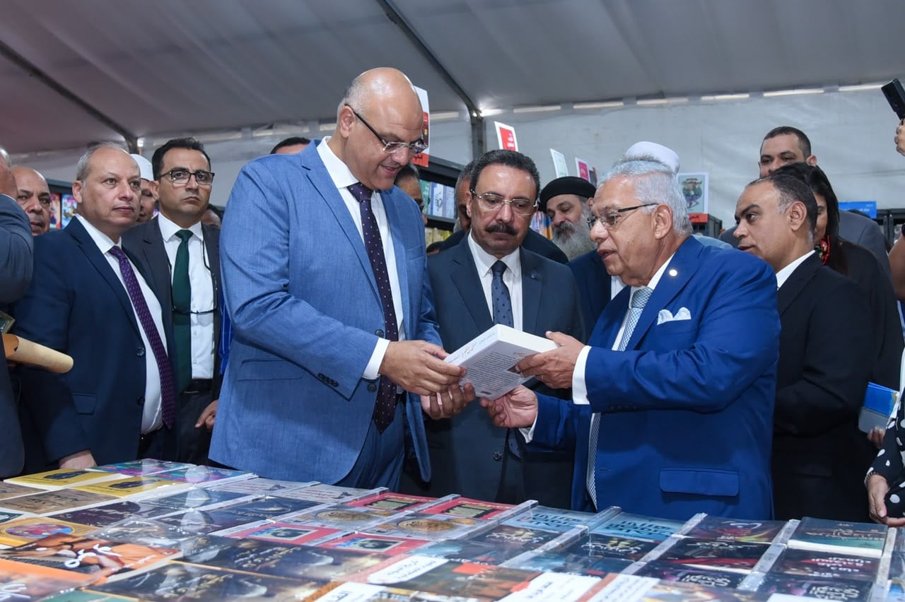 محافظ الاسكندرية فى المعرض محافظ الاسكندرية فى المعرض
