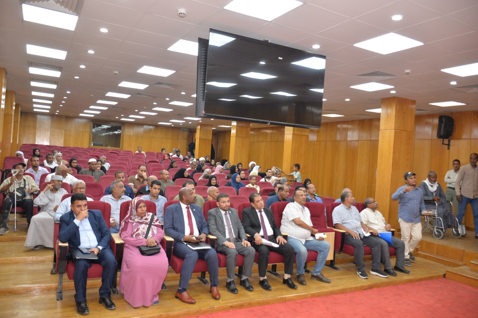 قيادات الأقصر فى حضور فعاليات لقاء اليوم المفتوح مع المواطنين
