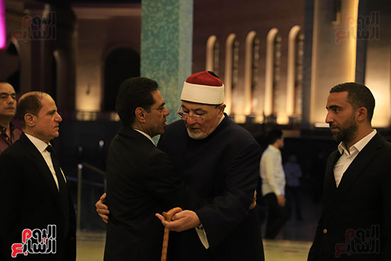 الشيخ خالد الجندي يقدم واجب العزاء