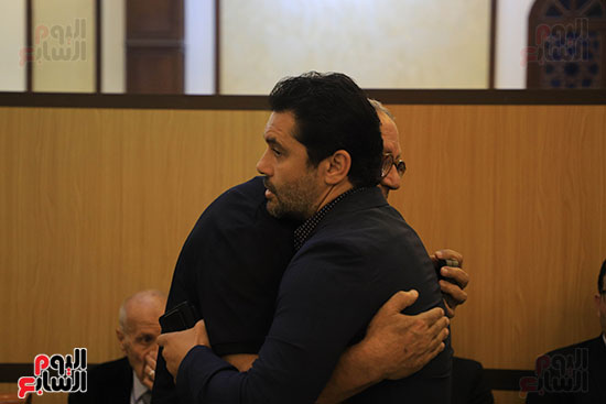 أحمد حسن في عزاء والد طارق قنديل