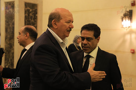 جمال الجارحي يقدم واجب العزاء