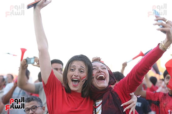 فرحة الجماهير بالشوط الأول (1)