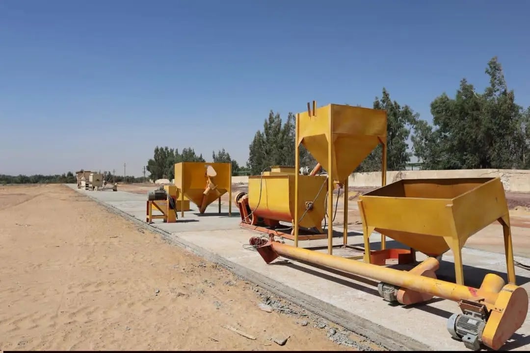 مصنع تدوير المخلفات الزراعية بالخارجة