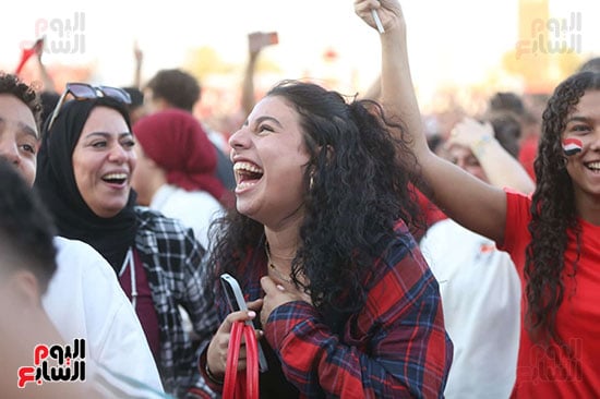 فرحة الجماهير بالشوط الأول (14)