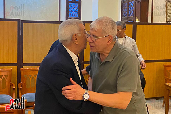 أحمد شوبير يقدم واجب العزاء