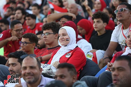 فرحة الجماهير بالشوط الأول (5)