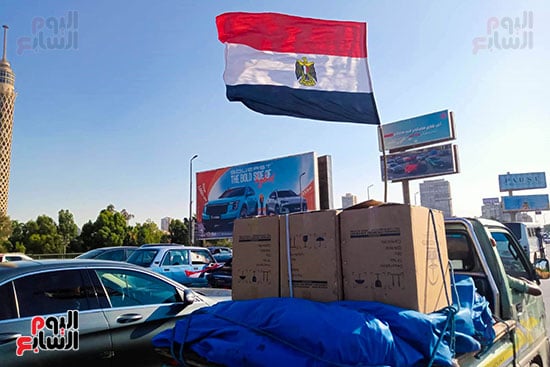 عربة نقل ترفع علم مصر عربة نقل ترفع علم مصر