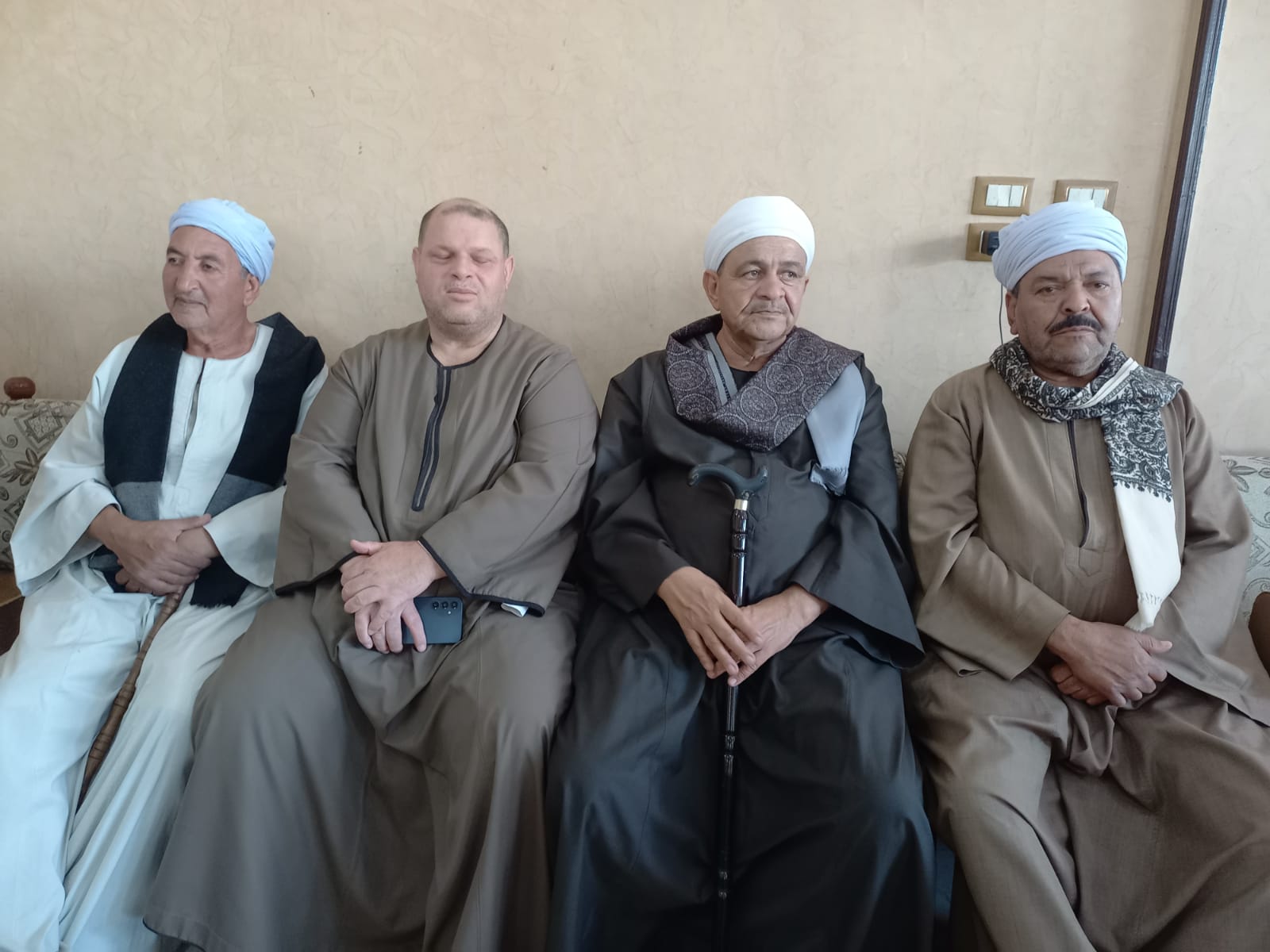 الحاضرون بجلسة الصلح