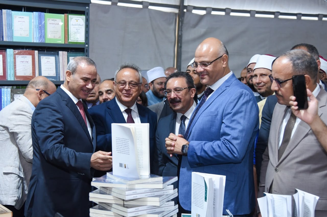 محافظ الاسكندرية فى المعرض محافظ الاسكندرية فى المعرض