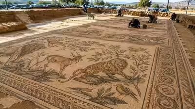 العثور على فسيفساء رومانية العثور على فسيفساء رومانية