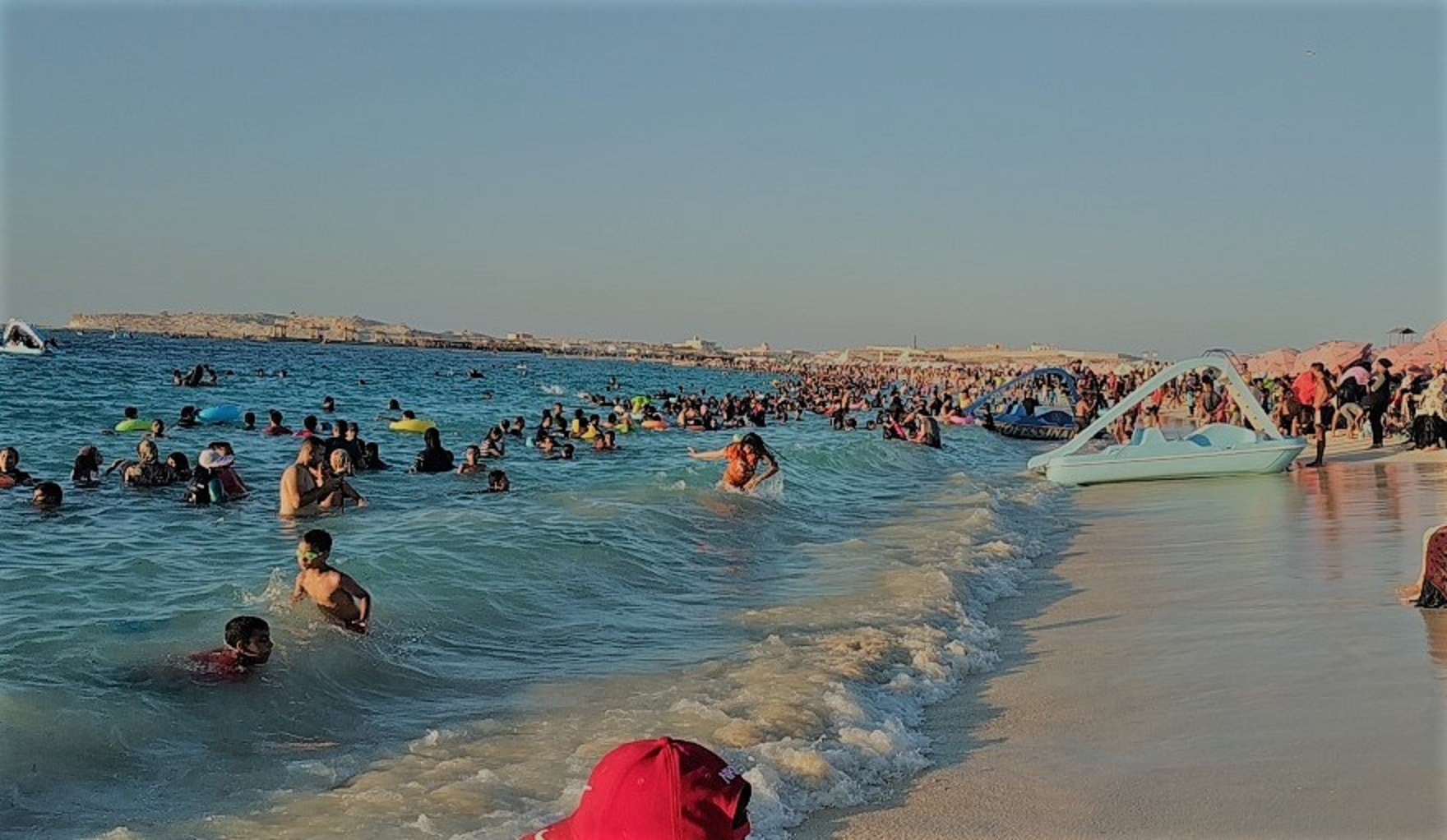 شاطئ مطروح العام اكبر شواطئ المدينة