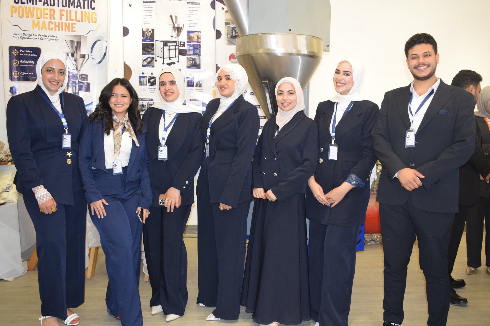 فرق الطلاب المشاركة